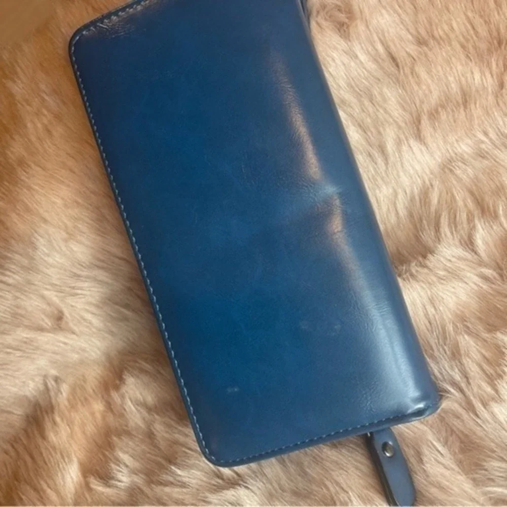 LOVE and freedom Large Wrist Wallet Blue‎